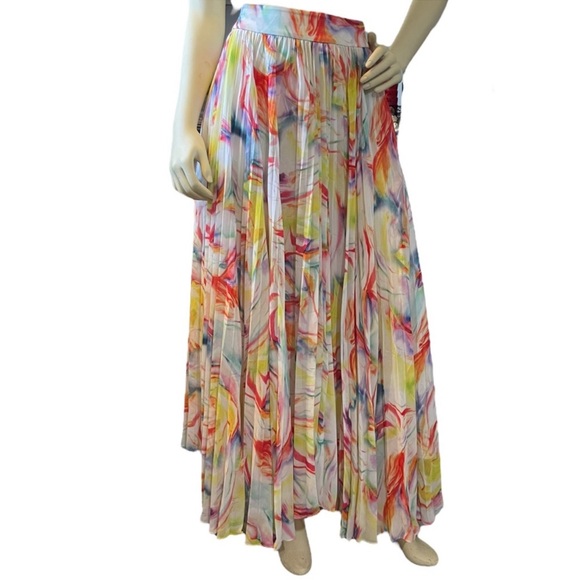 Alice and Olivia NWT watercolor skirt. 
Size 4 - Picture 2 of 11